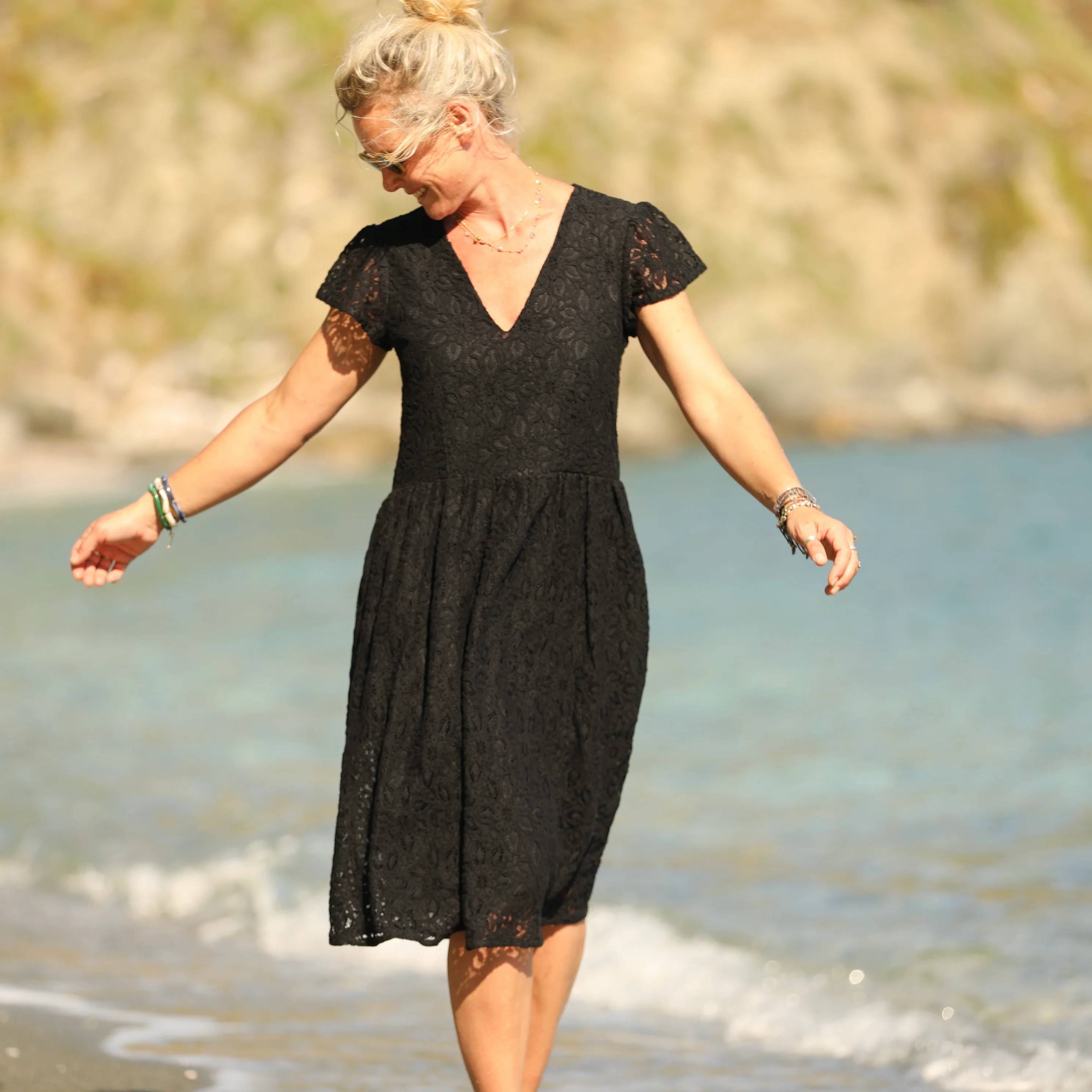 Robe Anastasia midi broderie noire - Image 8