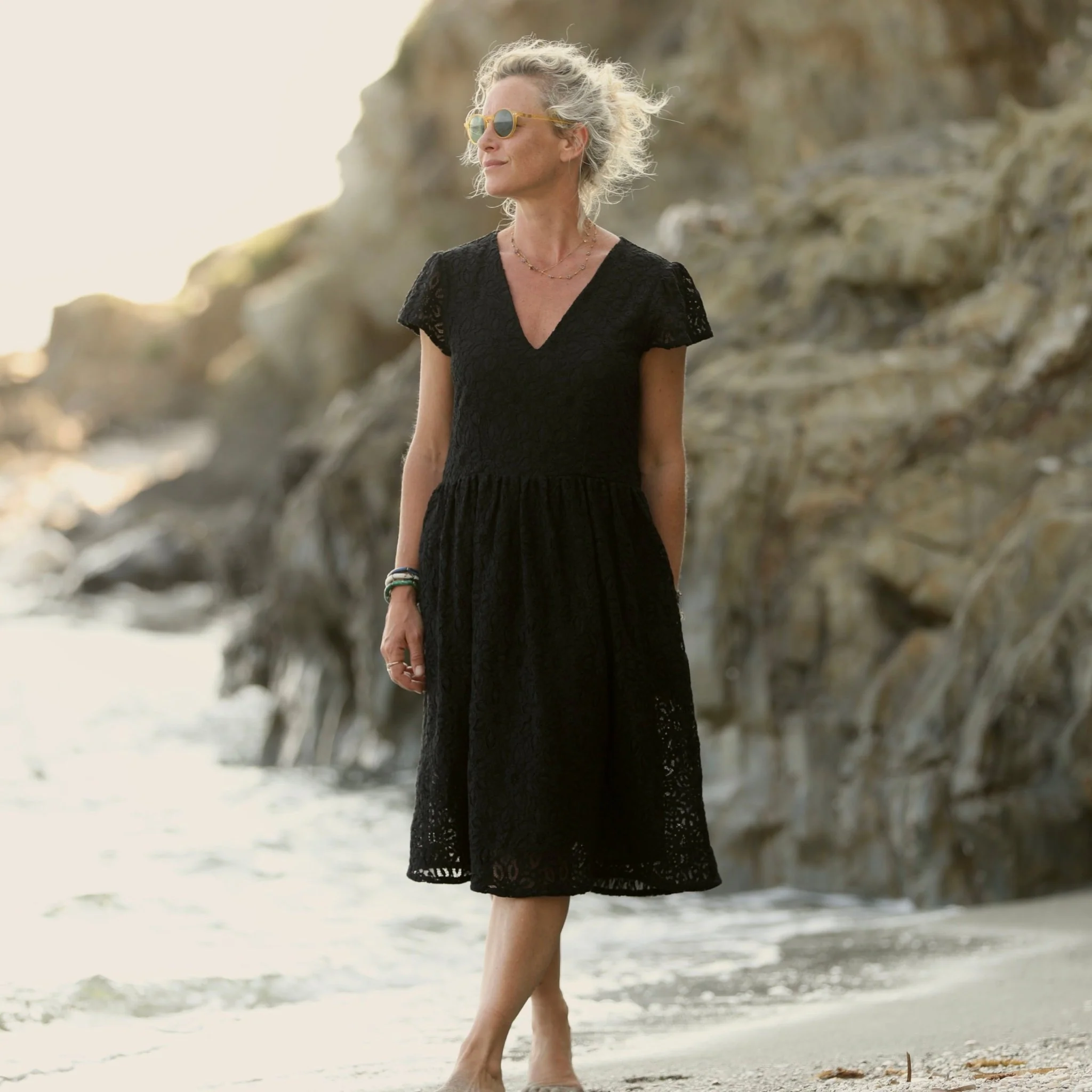 Robe Anastasia midi broderie noire - Image 9