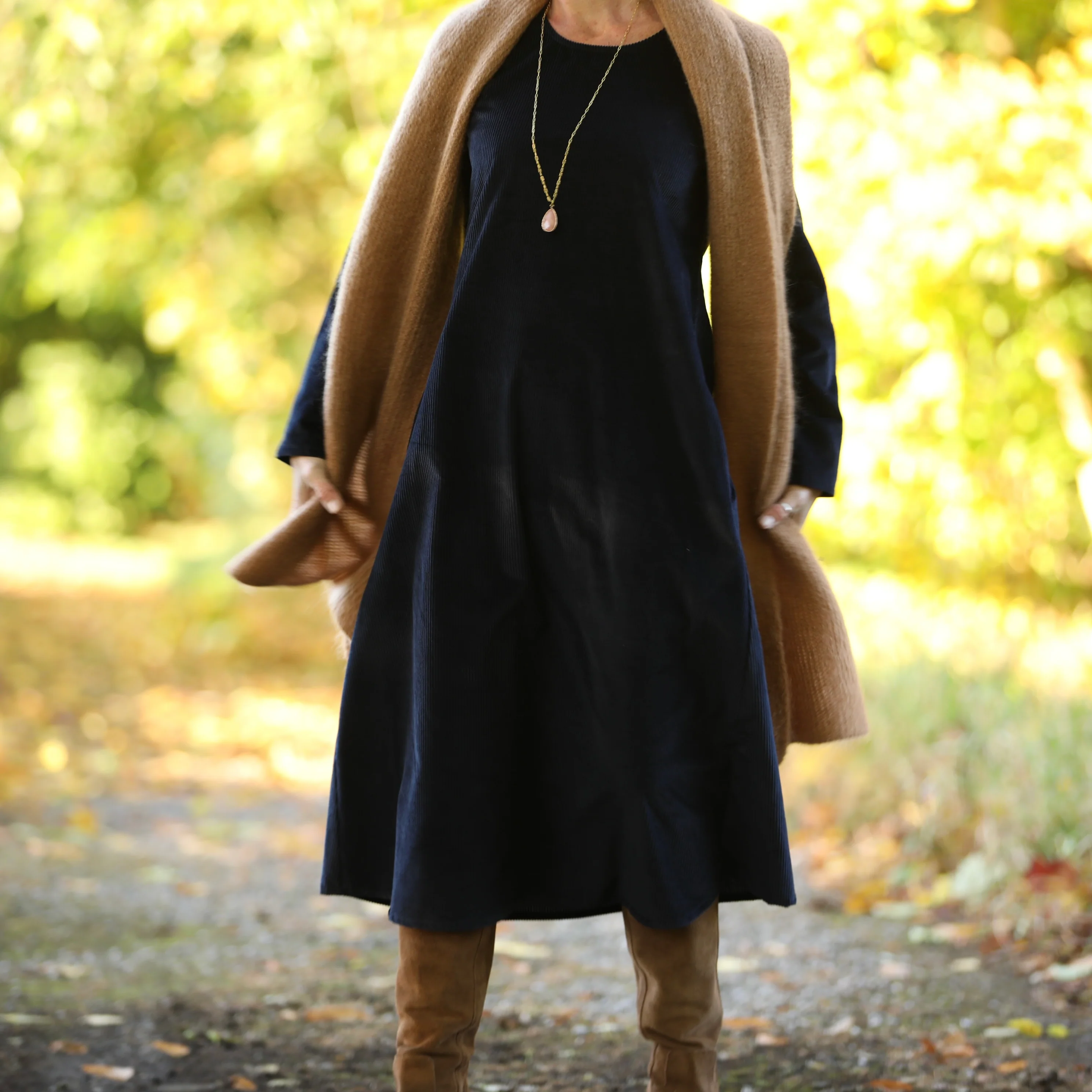 Robe Armande – velours côtelé bleu marine - Image 4