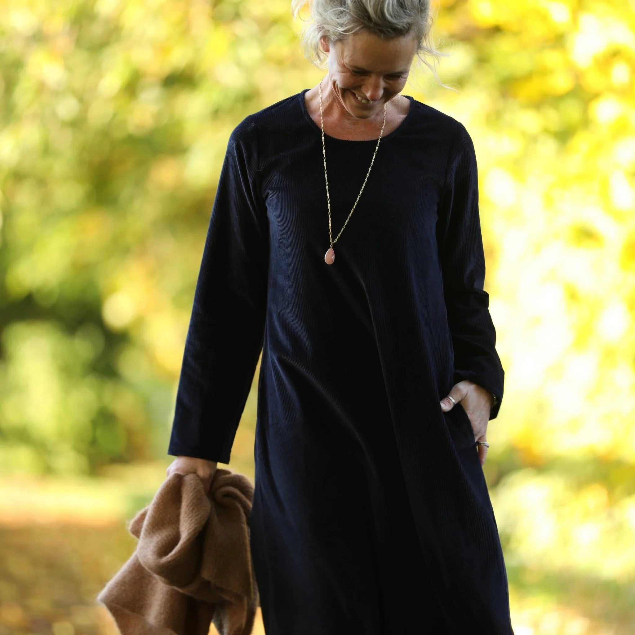 Robe Armande – velours côtelé bleu marine - Image 7