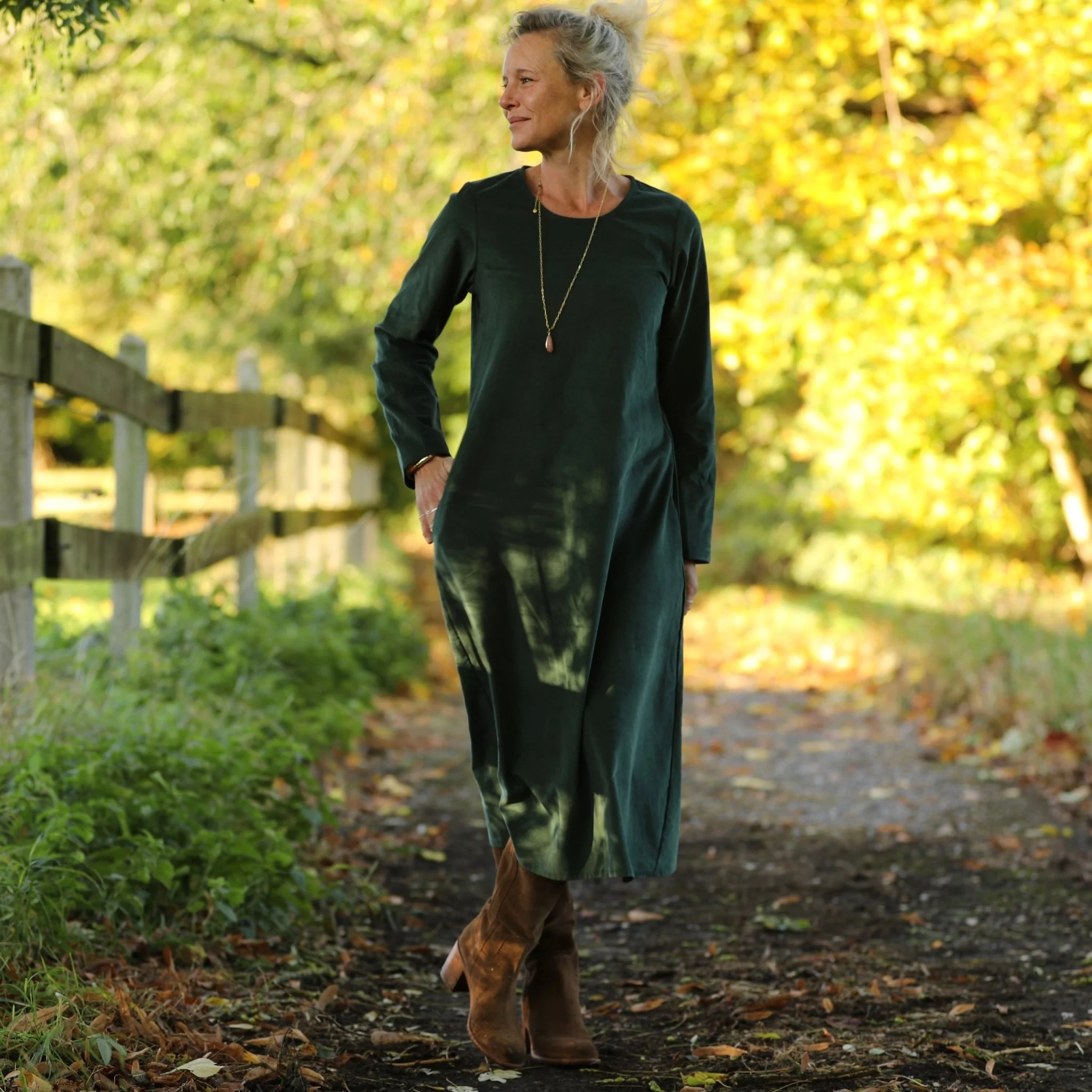 Robe Armande – velours milleraies vert anglais - Image 4