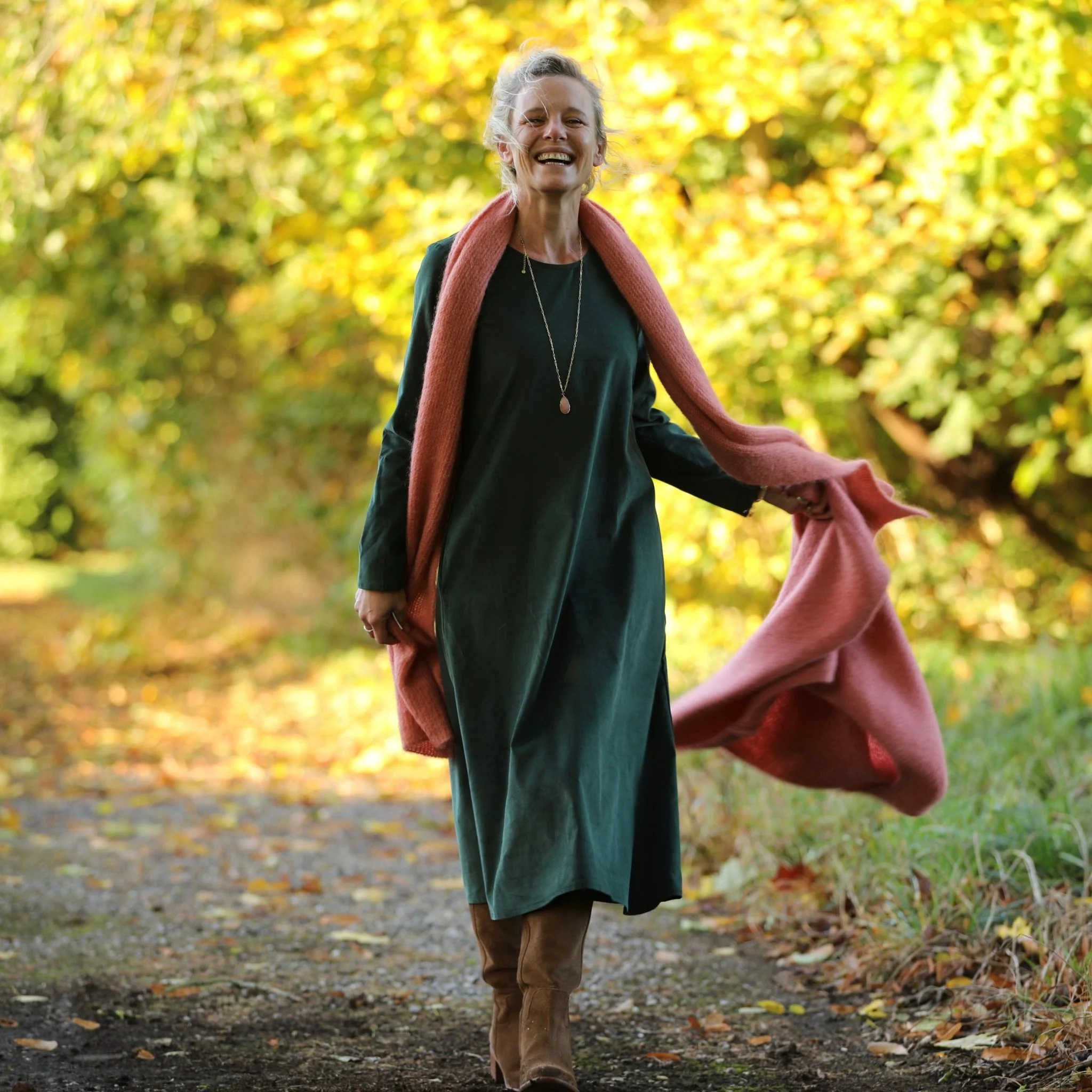 Robe Armande – velours milleraies vert anglais - Image 9