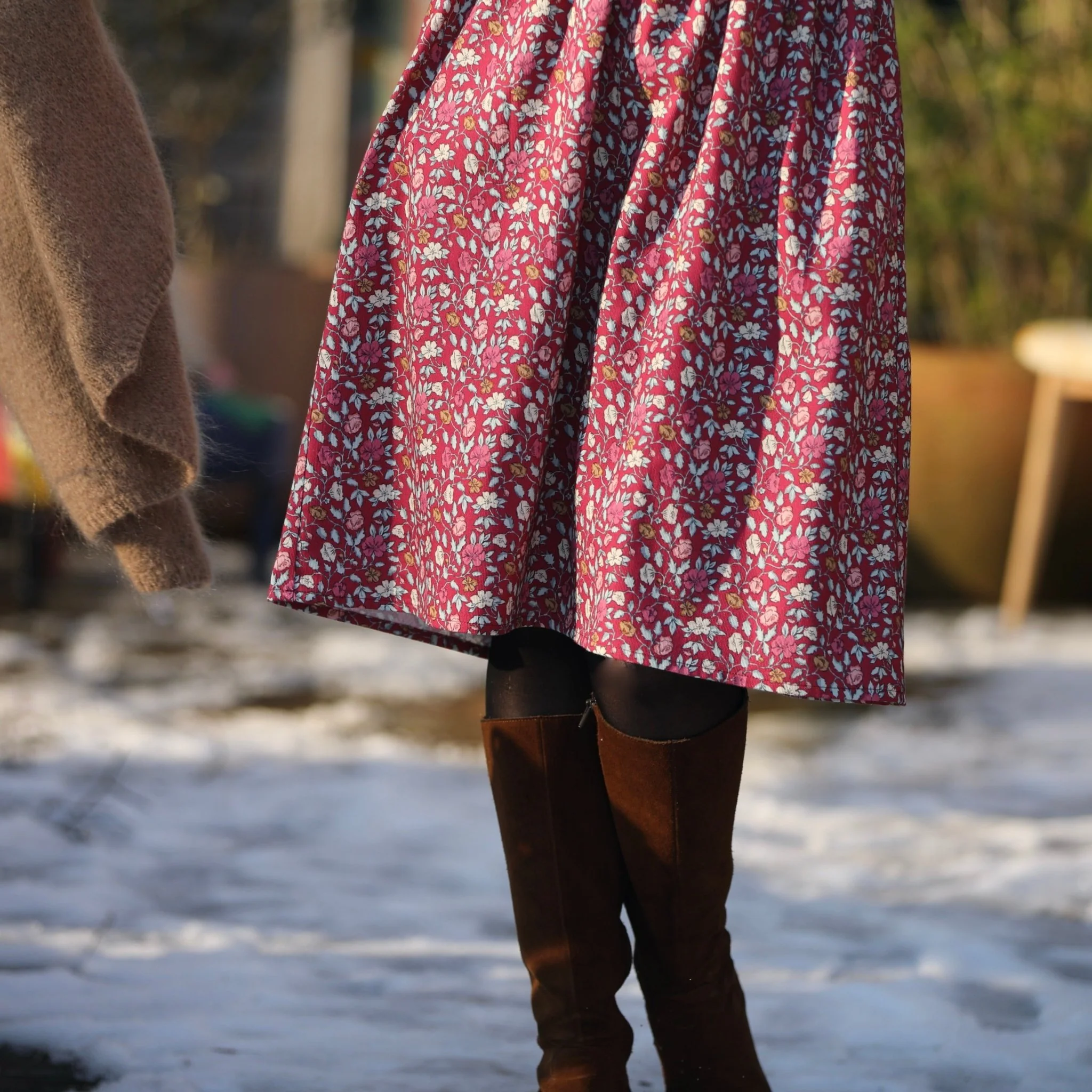 Robe Eglantine - armuré  de coton fleuri grenat - Image 11
