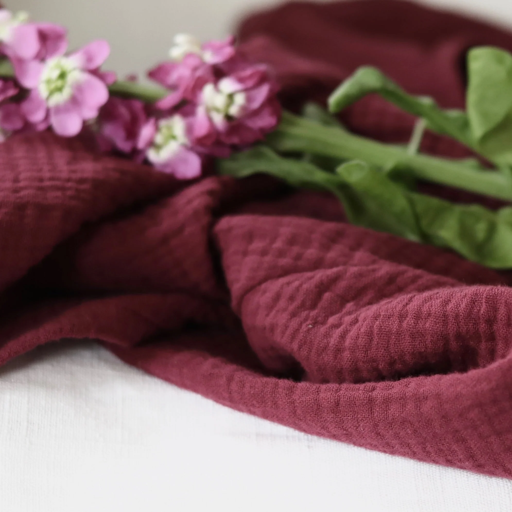 Robe Iloé – Double gaze de coton cerise noire - Image 2