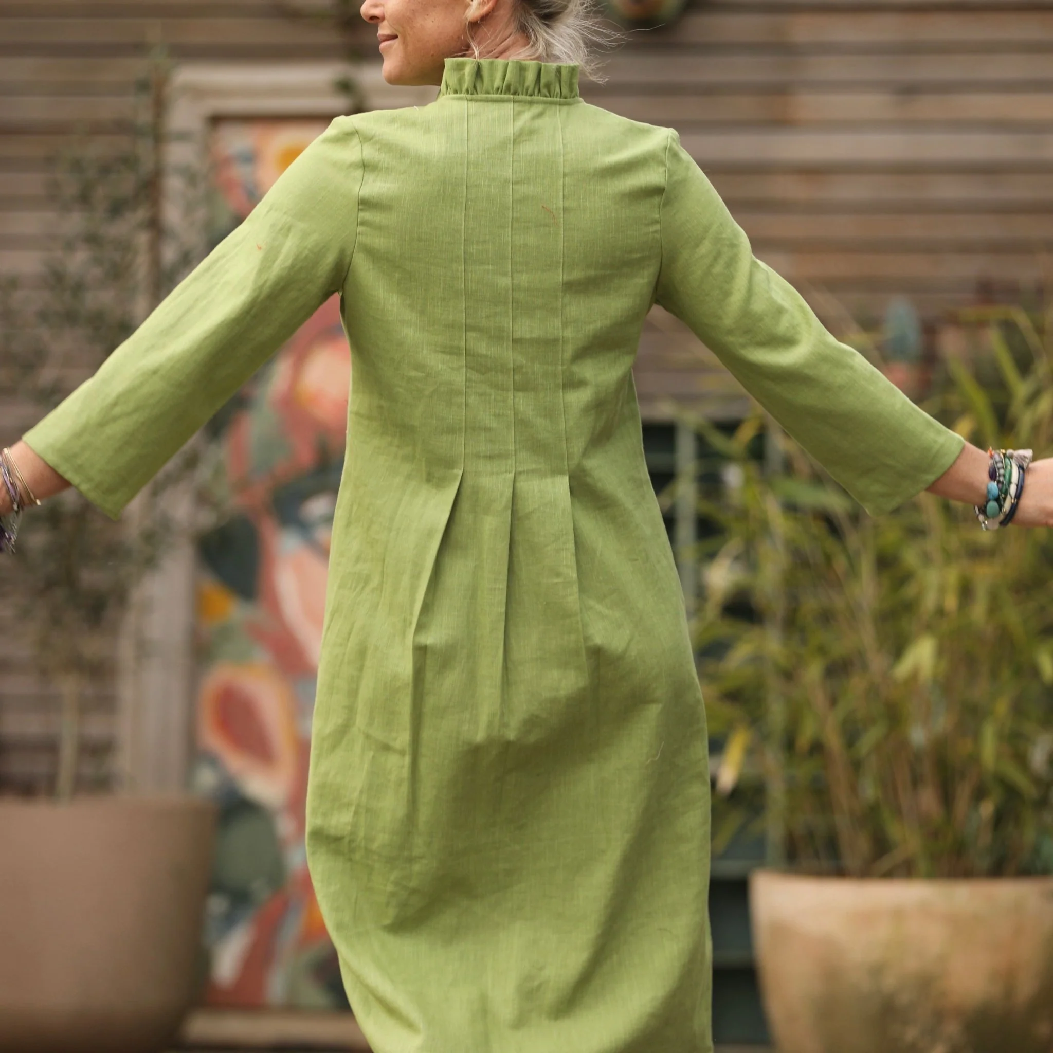 Robe Léontine en lin vert pomme - Image 4