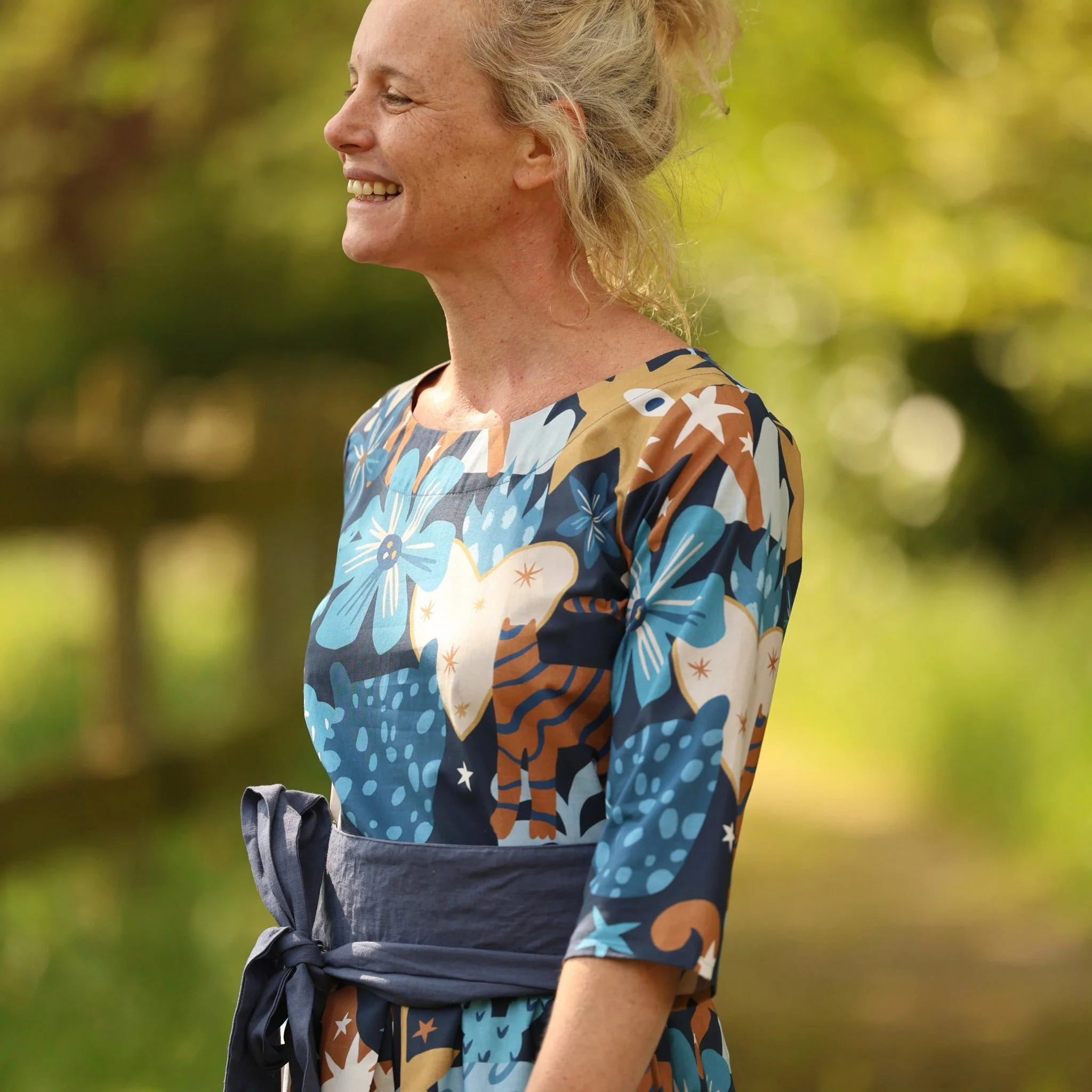 Robe Louisa manches 3/4 – coton imprimé Bleu astral - Image 4