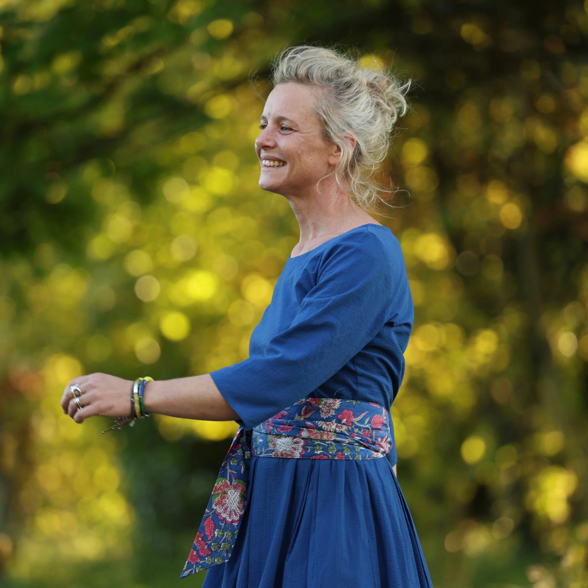 Robe Louisa manches 3/4 – Seersucker de coton bleu majorelle - Image 9