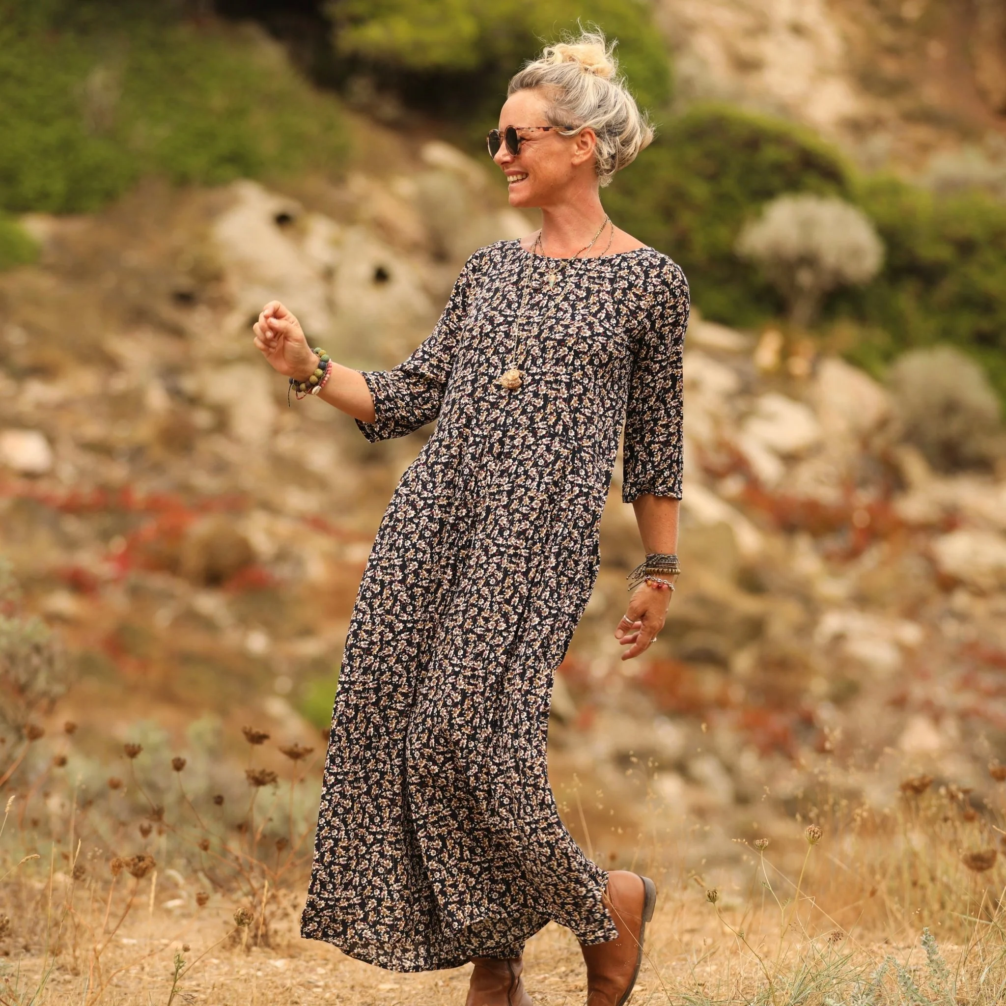 Robe Louisa viscose fleurettes dorées - Image 5