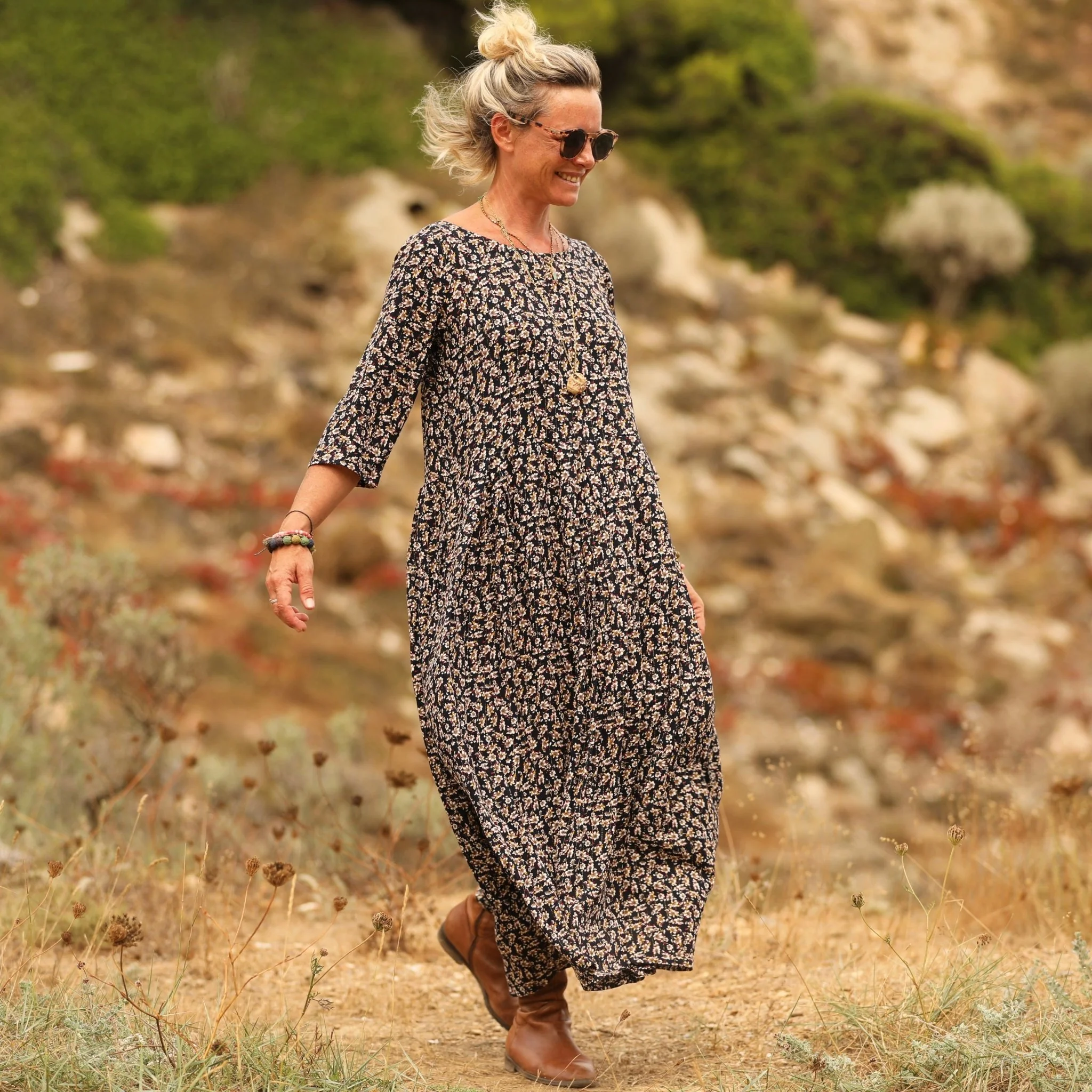Robe Louisa viscose fleurettes dorées - Image 8