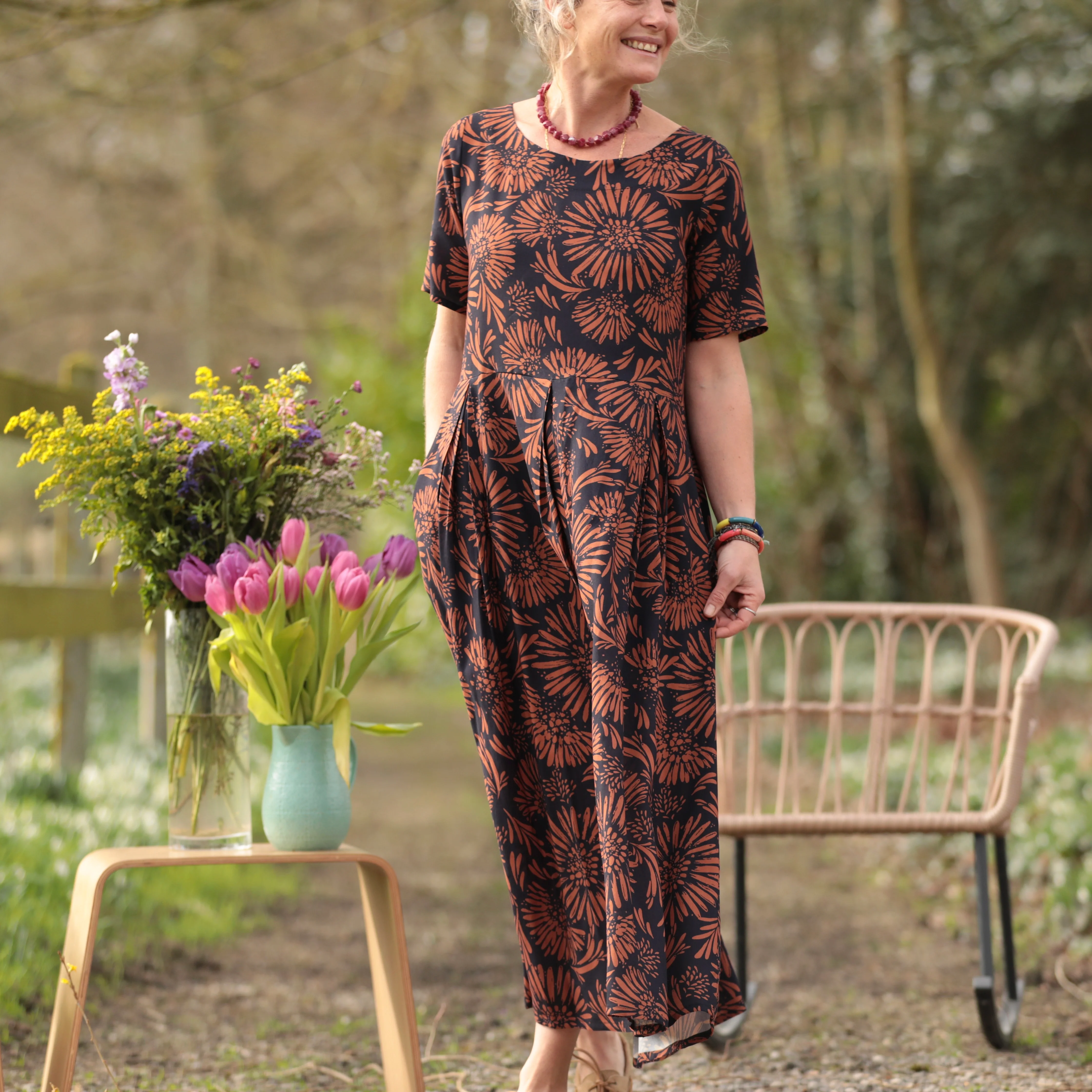 Robe Louisa - Viscose fleurie camel - Image 13