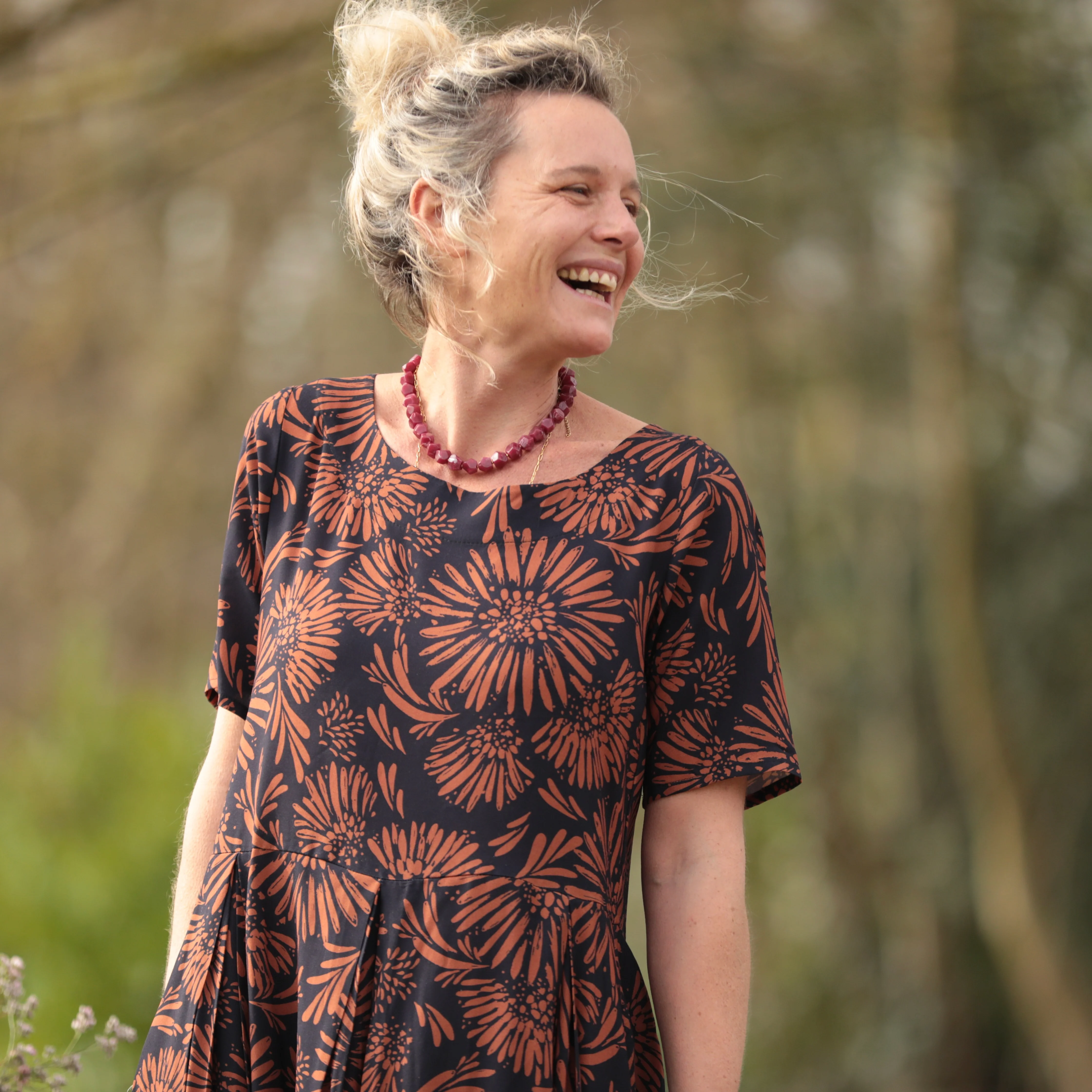 Robe Louisa - Viscose fleurie camel - Image 14