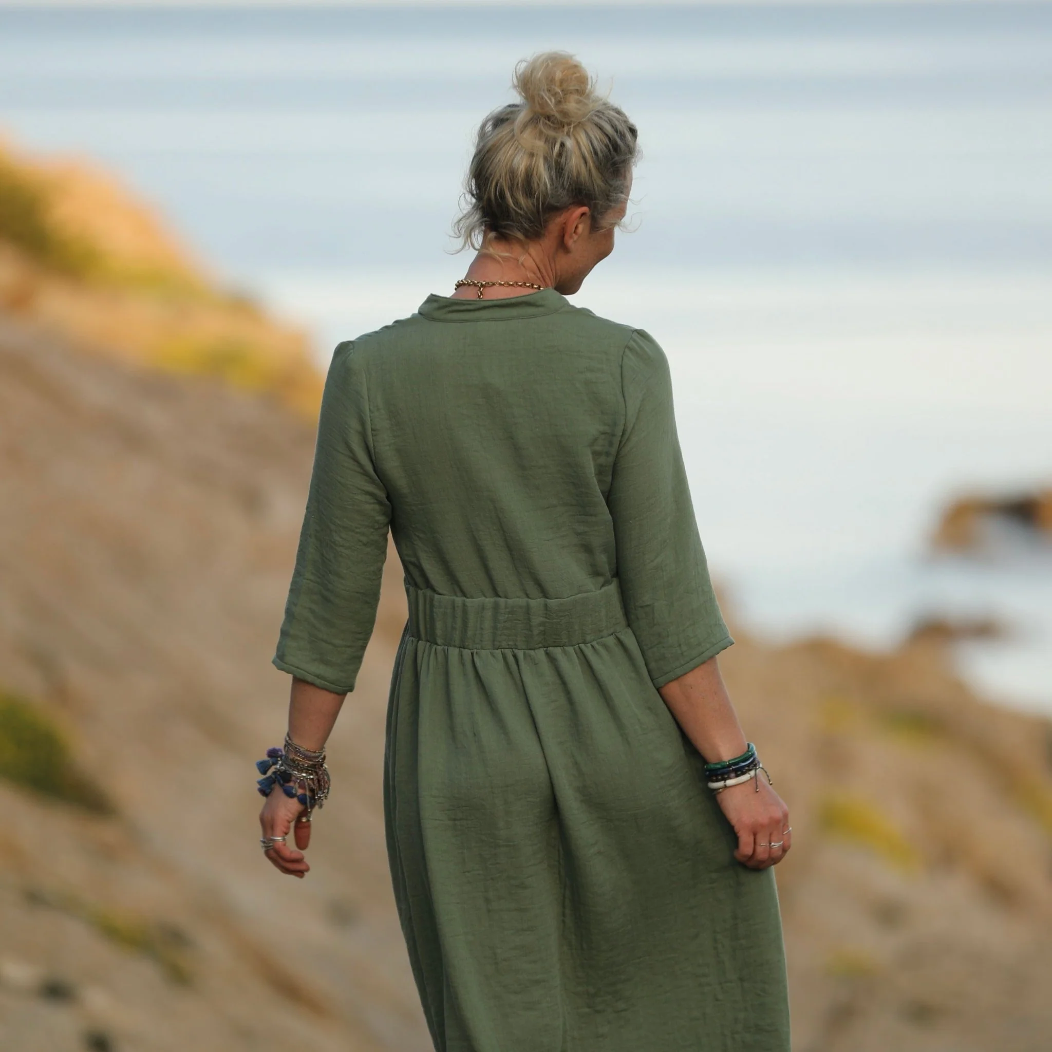 Robe Manon - gaze légère à double structure vert lichen - Image 3