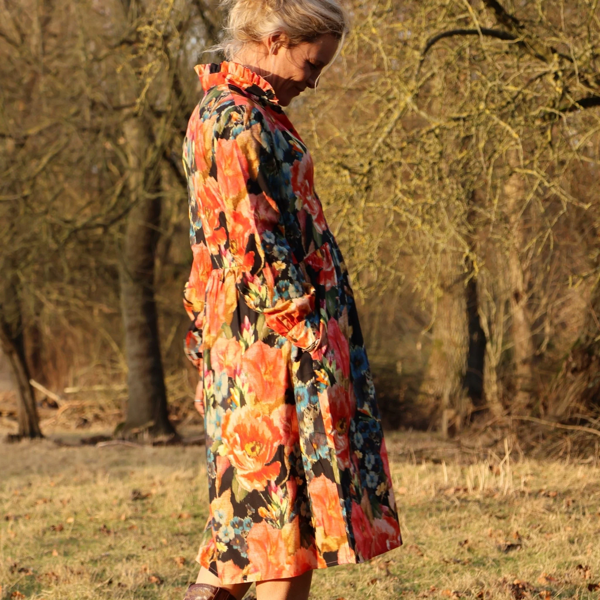 Robe Pomme - longueur midi - sergé de viscose - fleurs de minuit - Image 8