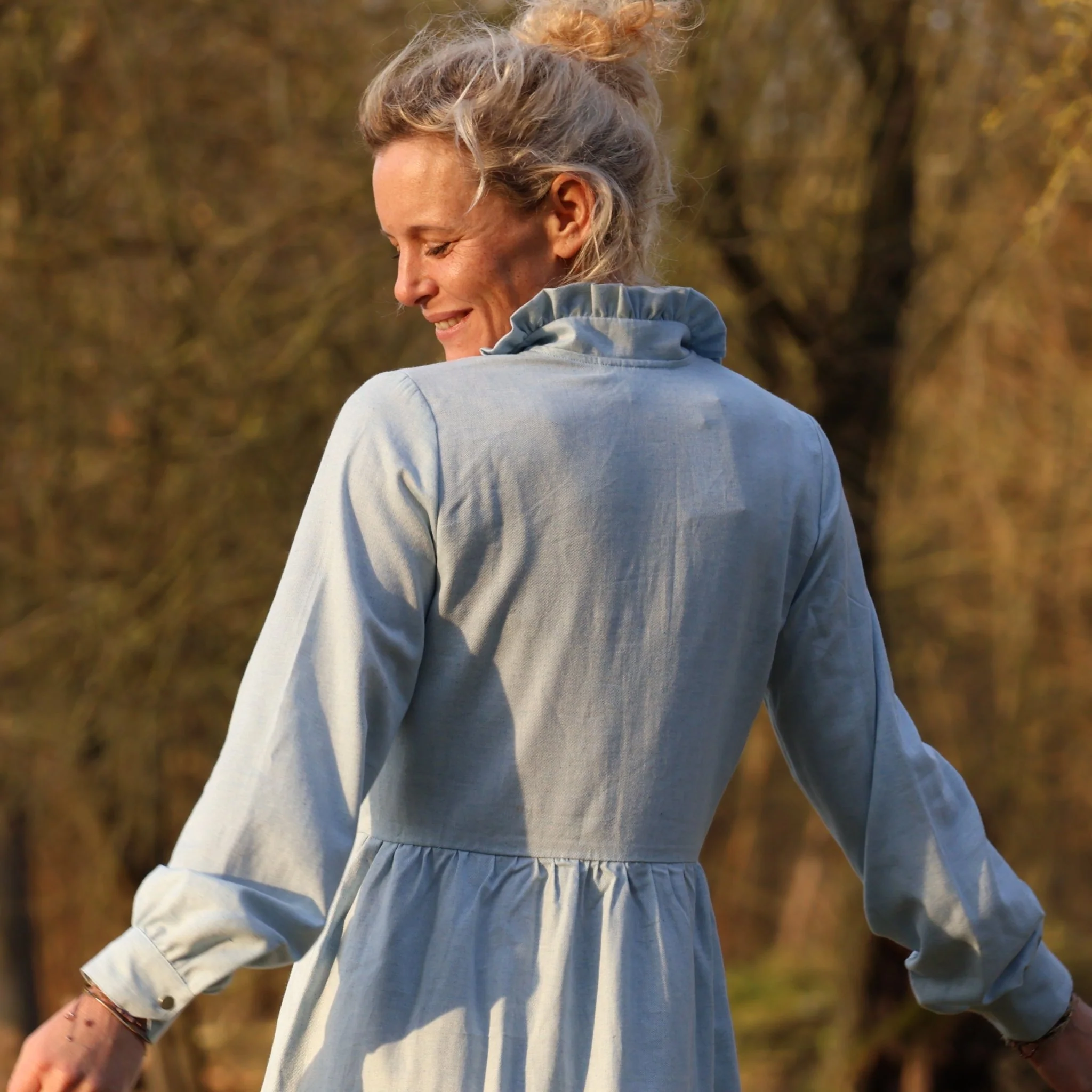 Robe Pomme - longueur midi - sergé de coton chiné ciel - Image 3