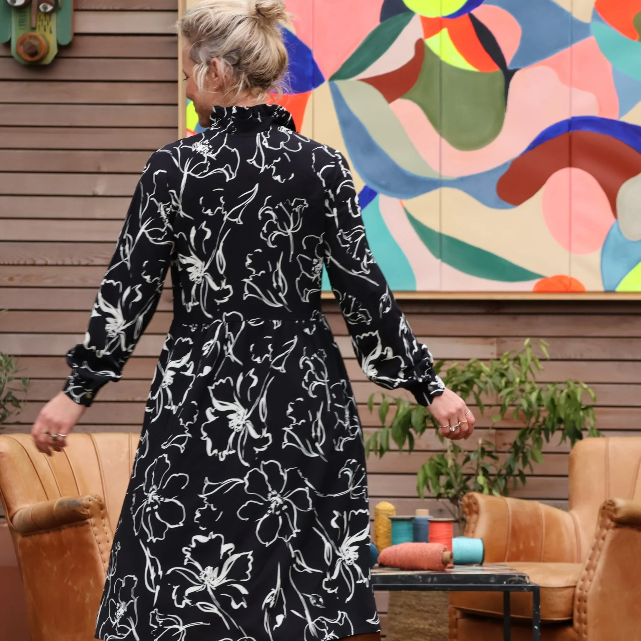 Robe Pomme - longueur midi - viscose - bouquet abstrait - Image 6