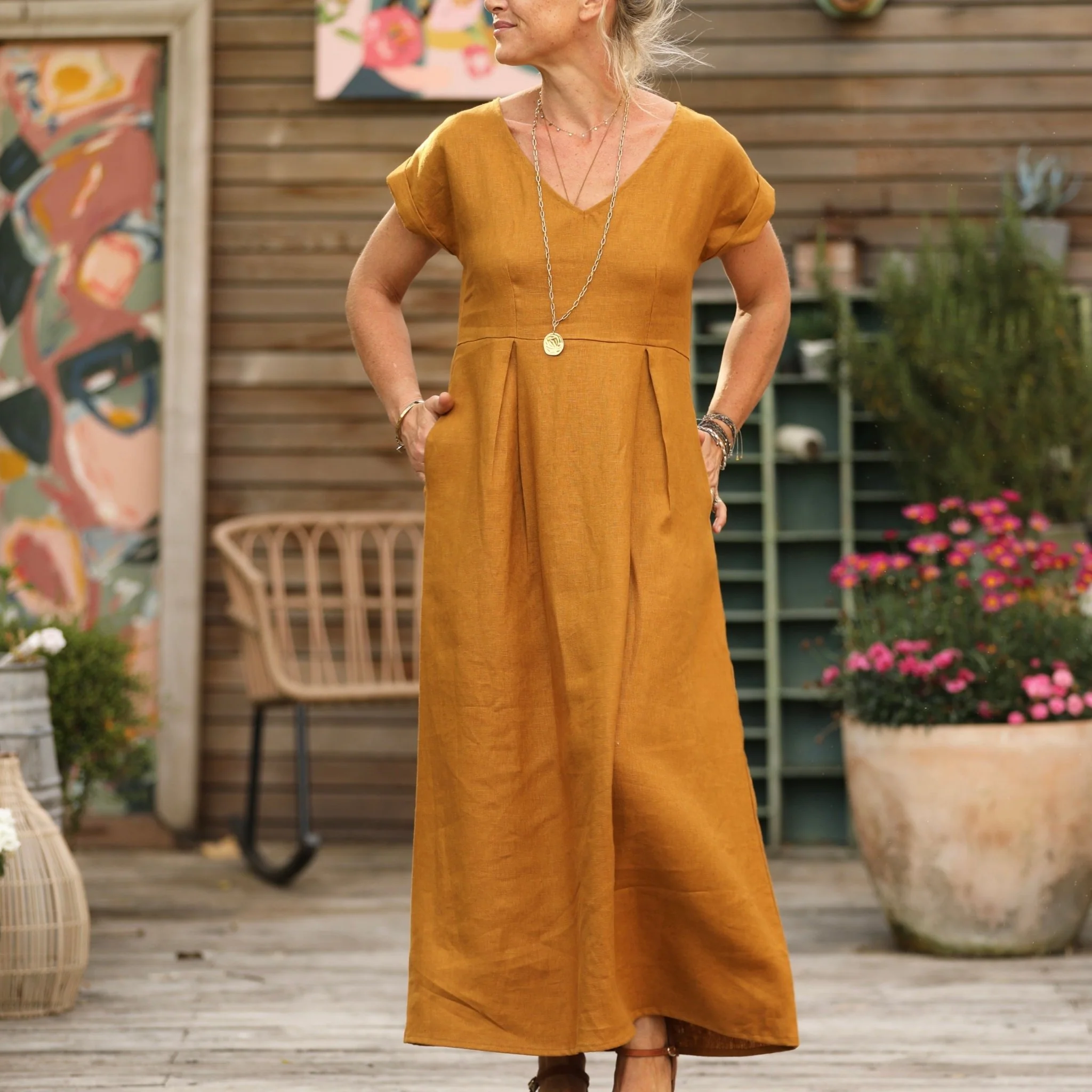 Robe longue Siloé – 100 % lin ocre | Confection artisanale française – Quintessence - Image 8
