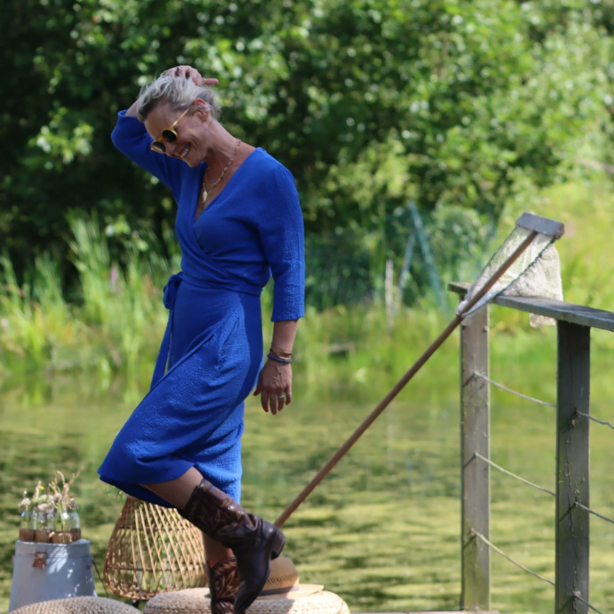 Robe Swan -  Viscose gaufrée majorelle - Image 4