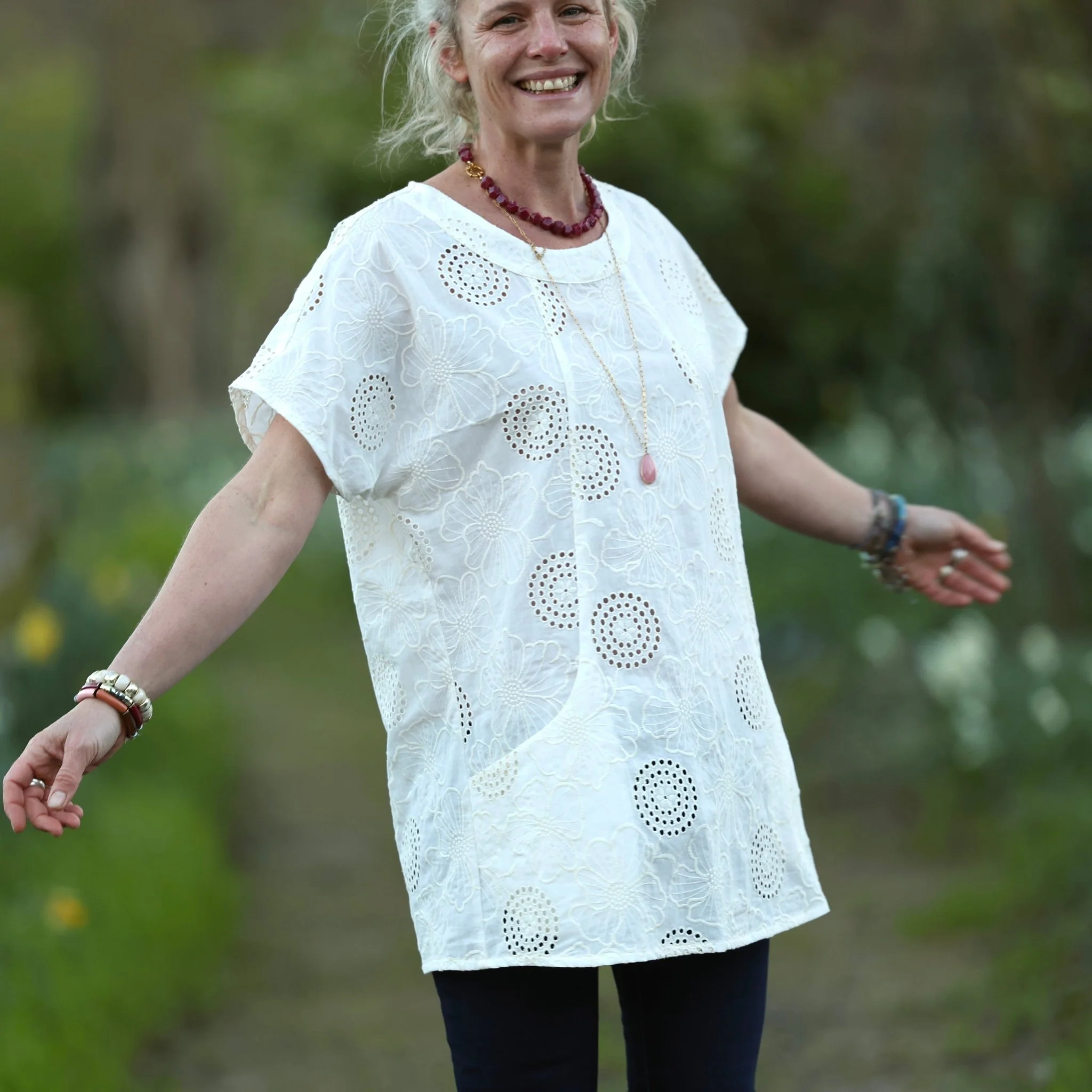 Tunique Elise – Broderie Fleurs de Crème - Image 10