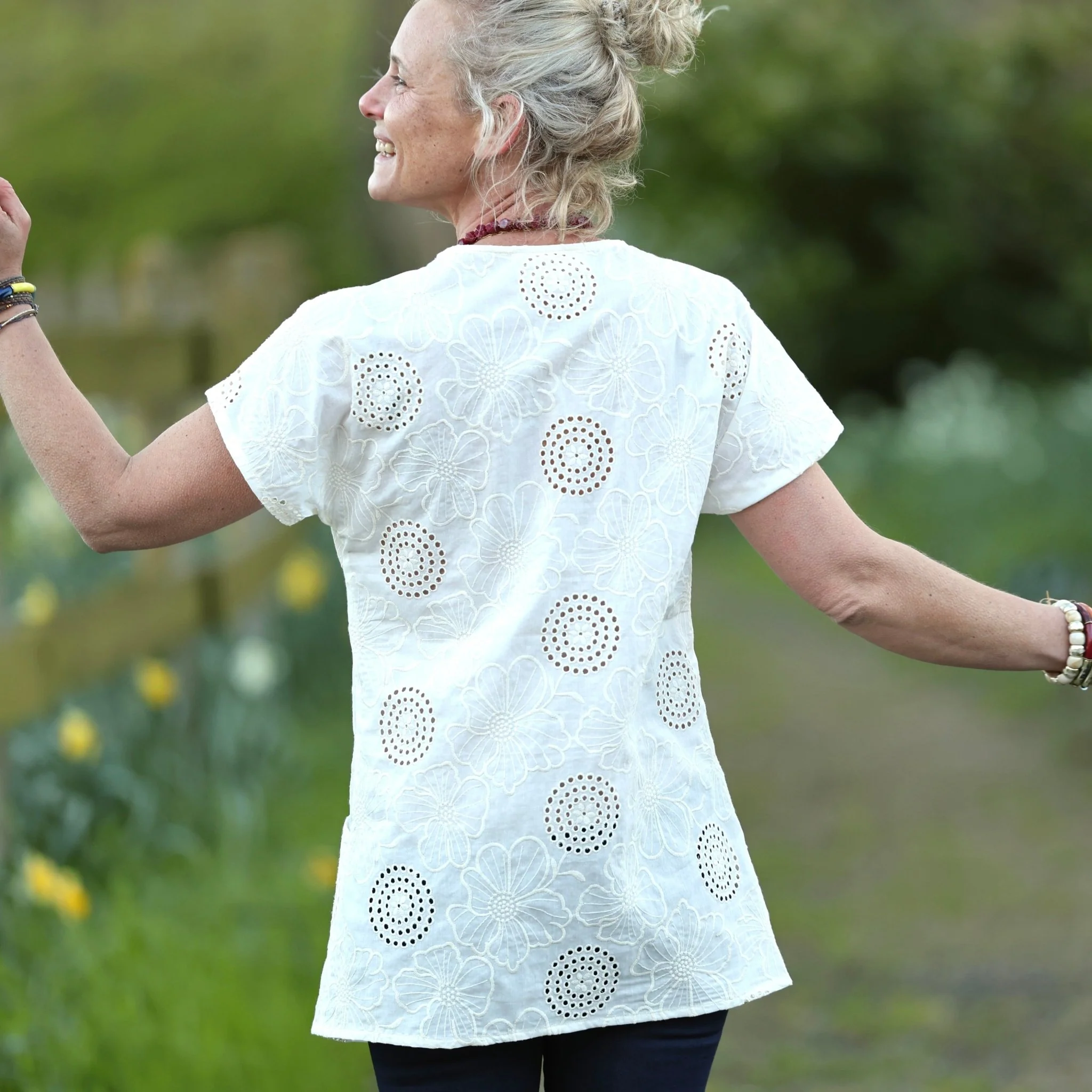 Tunique Elise – Broderie Fleurs de Crème - Image 3